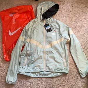 NIKE women’s athletic jacket